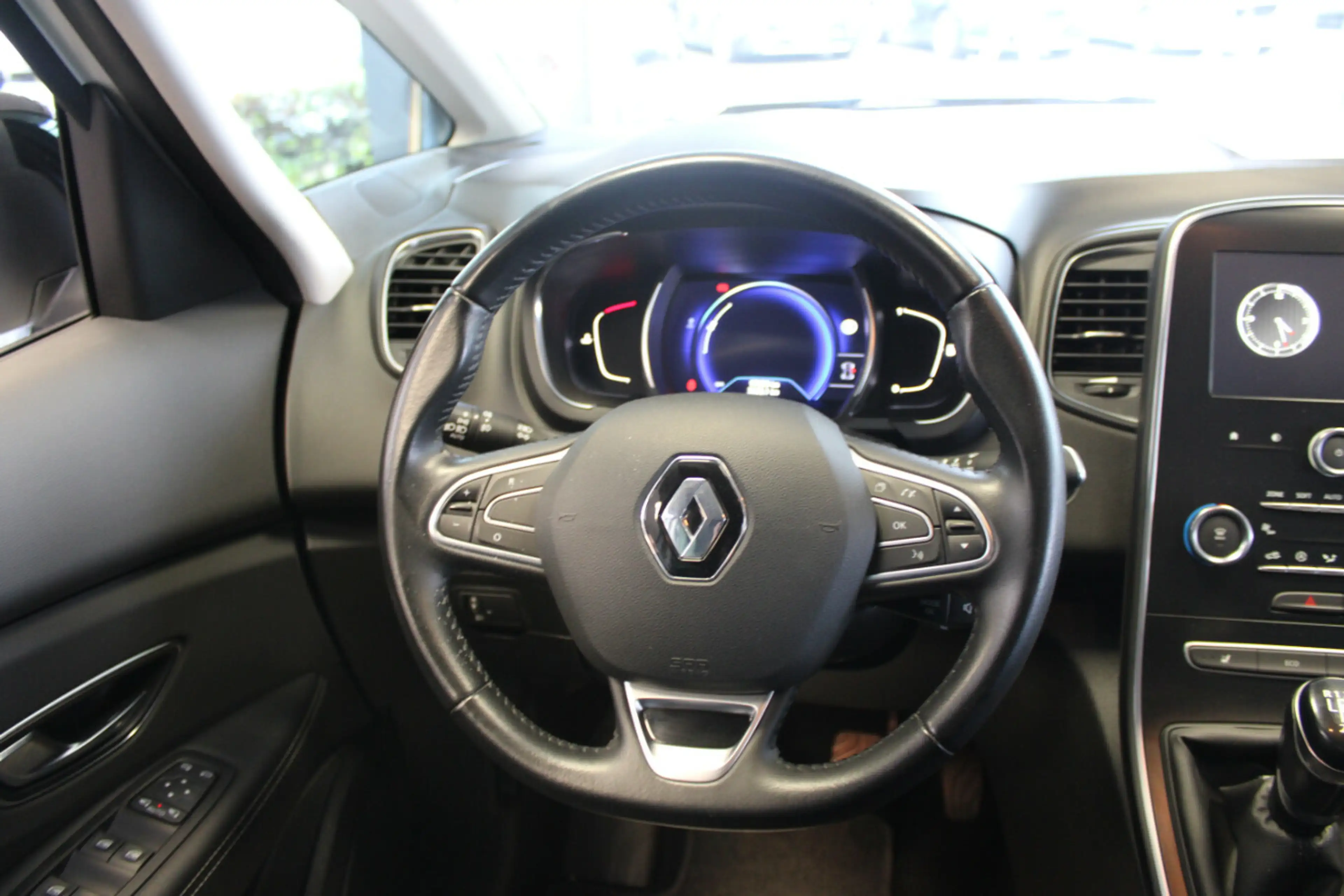 Renault Grand Scenic TCe 115 GPF LIMITED — photo 9