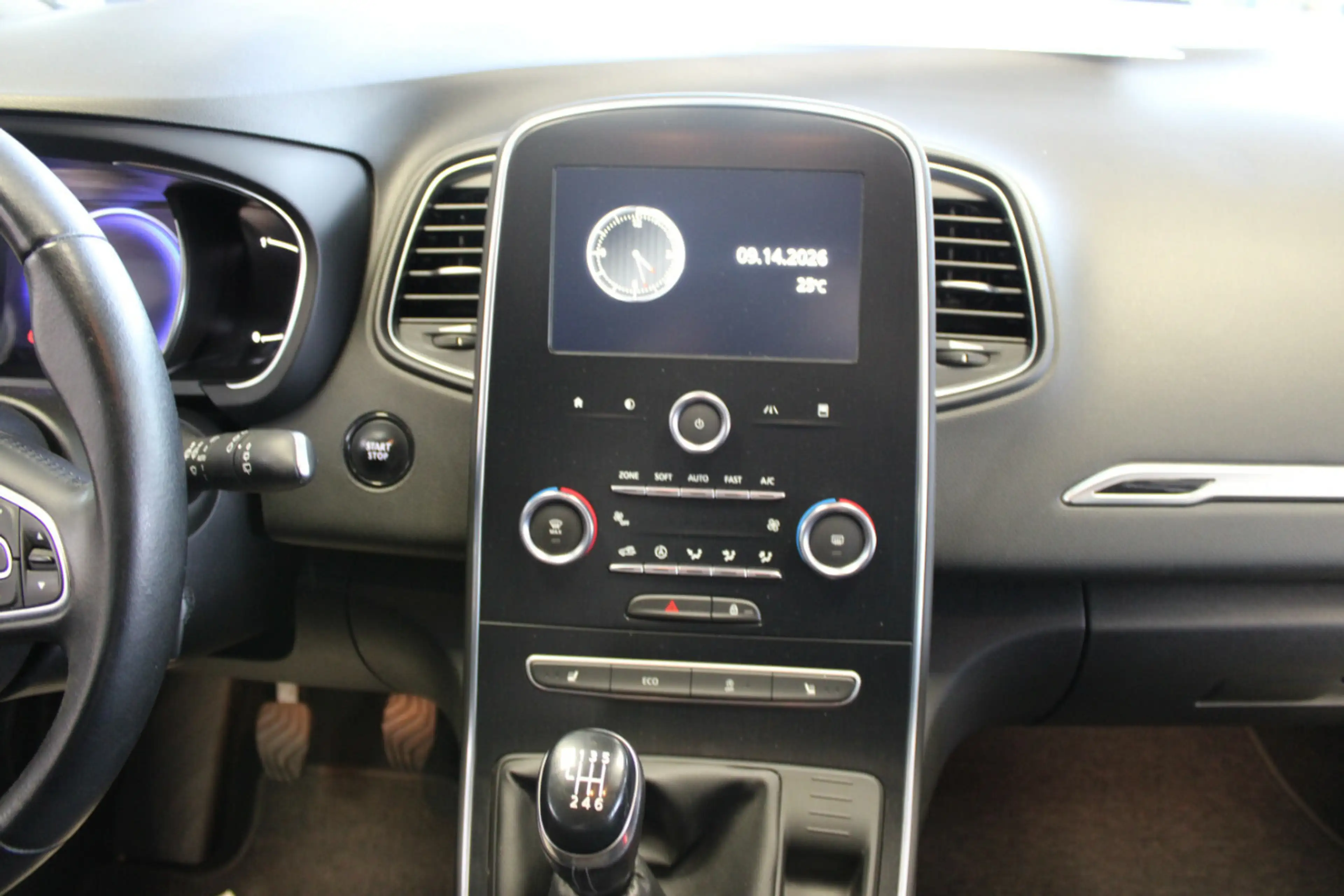 Renault Grand Scenic TCe 115 GPF LIMITED — photo 10