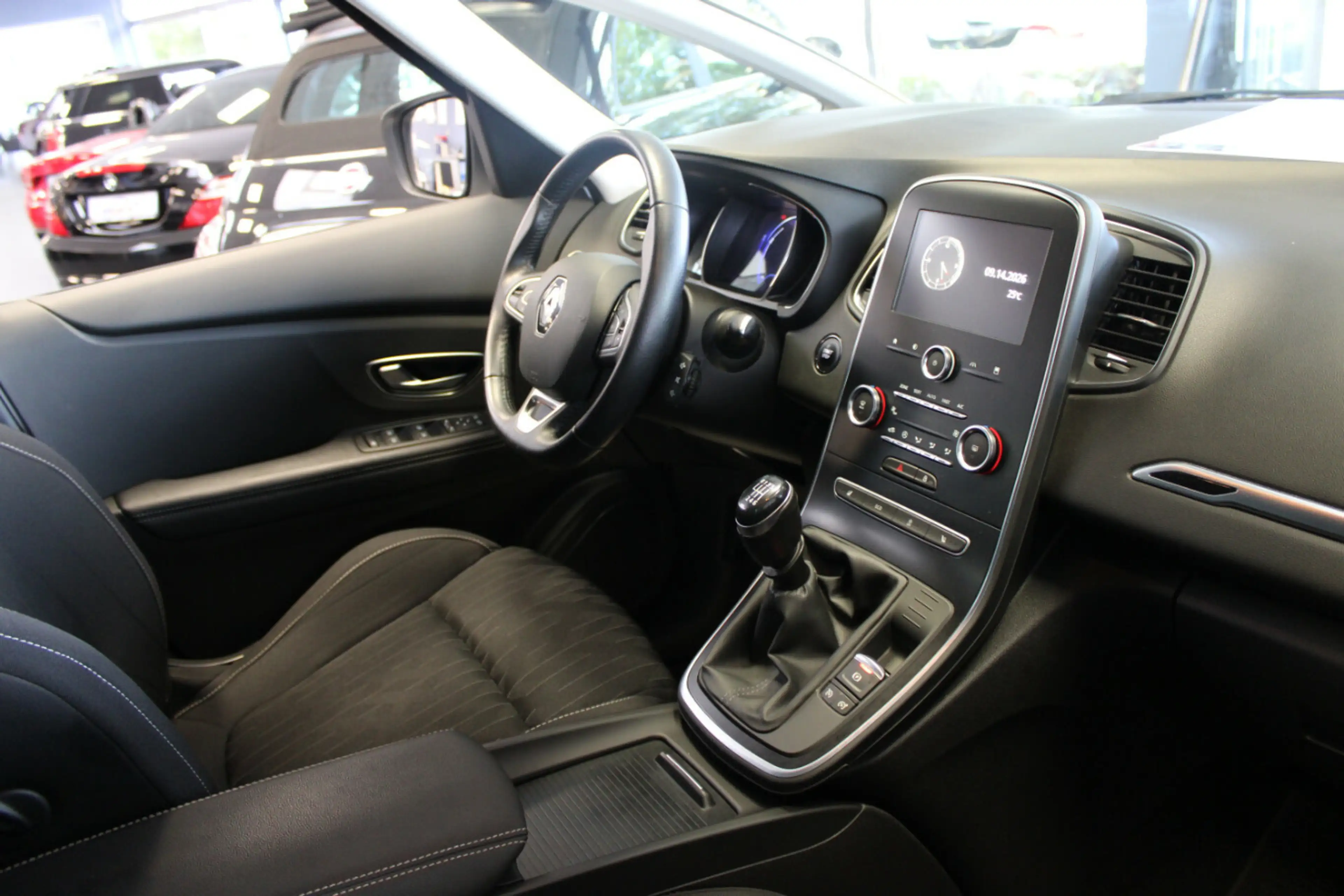 Renault Grand Scenic TCe 115 GPF LIMITED — photo 8