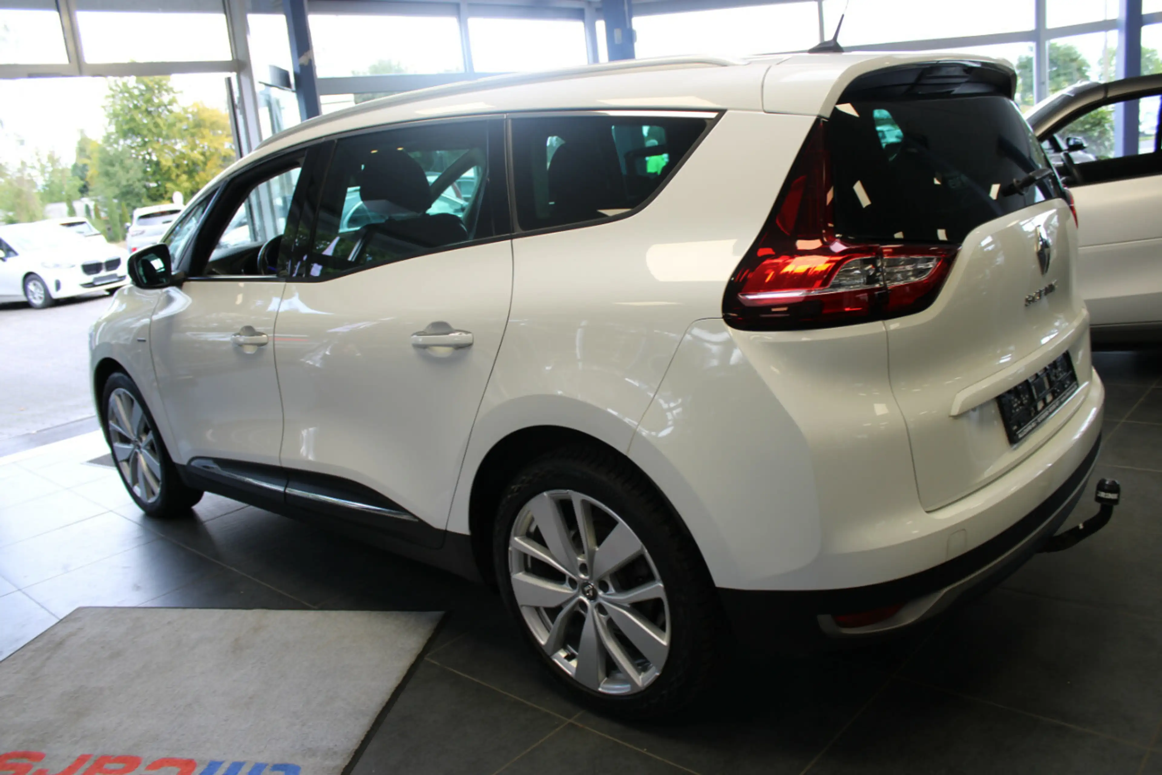 Renault Grand Scenic TCe 115 GPF LIMITED — photo 4