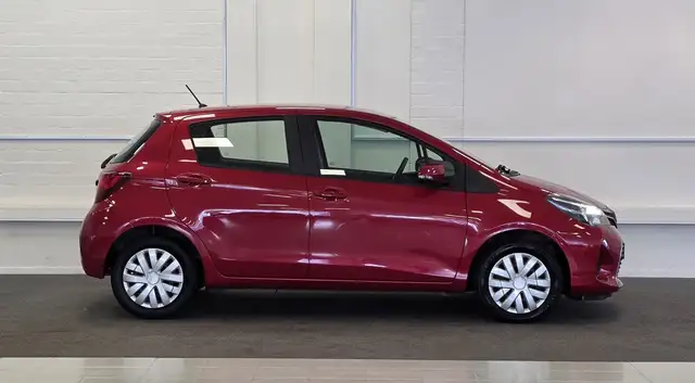 Toyota Yaris view 4