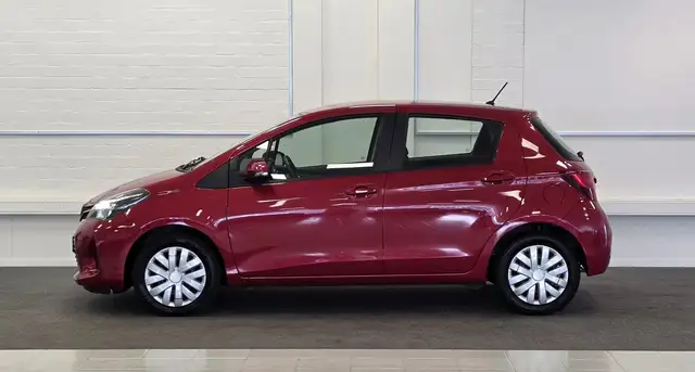 Toyota Yaris view 3