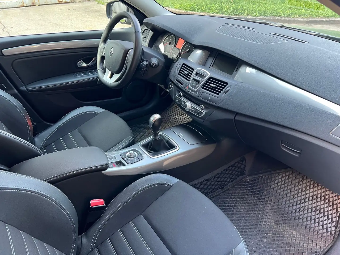 Renault Laguna III Grandtour Dynamique *TÜV NEU*1Hd*Navi Grau - 2