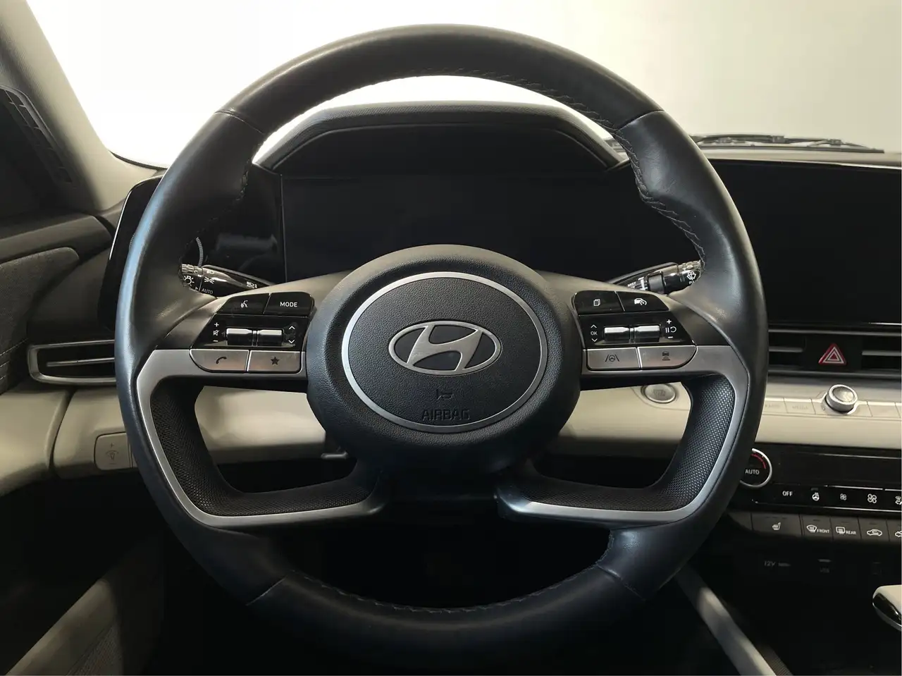 Hyundai ELANTRA fotografie Hyundai ELANTRA