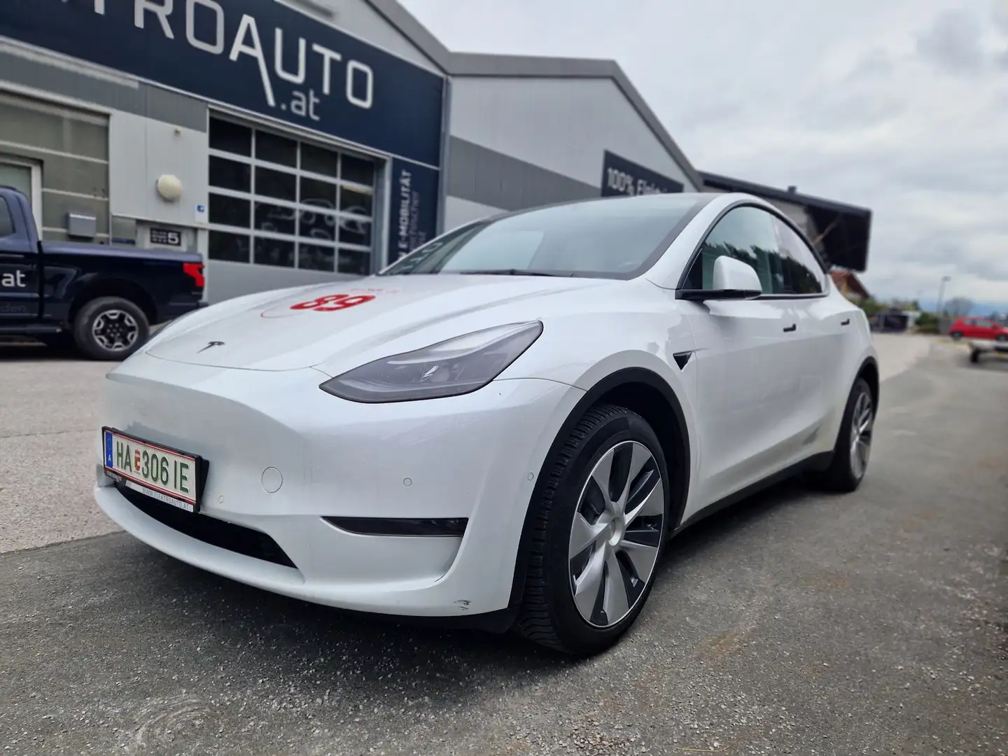 Tesla Model Y Long Range Dual AWD angemeldet: Übergabe August Weiß - 1