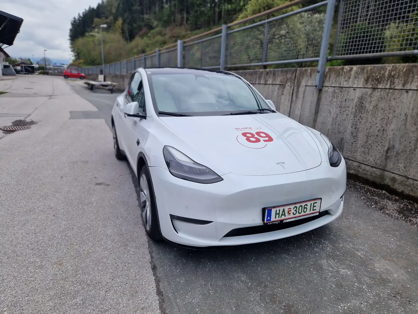 Tesla Model Y Long Range Dual AWD angemeldet: Übergabe August Weiß - 2