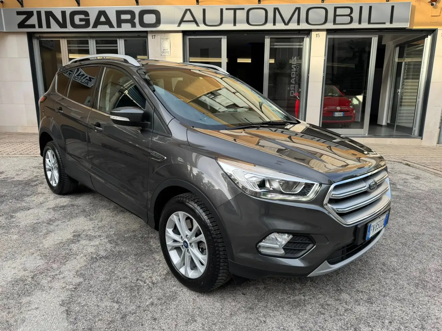 Ford Kuga 1.5 TDCI 120 CV. TITANIUM NAVI+CERCHI PERFETTA Grigio - 2