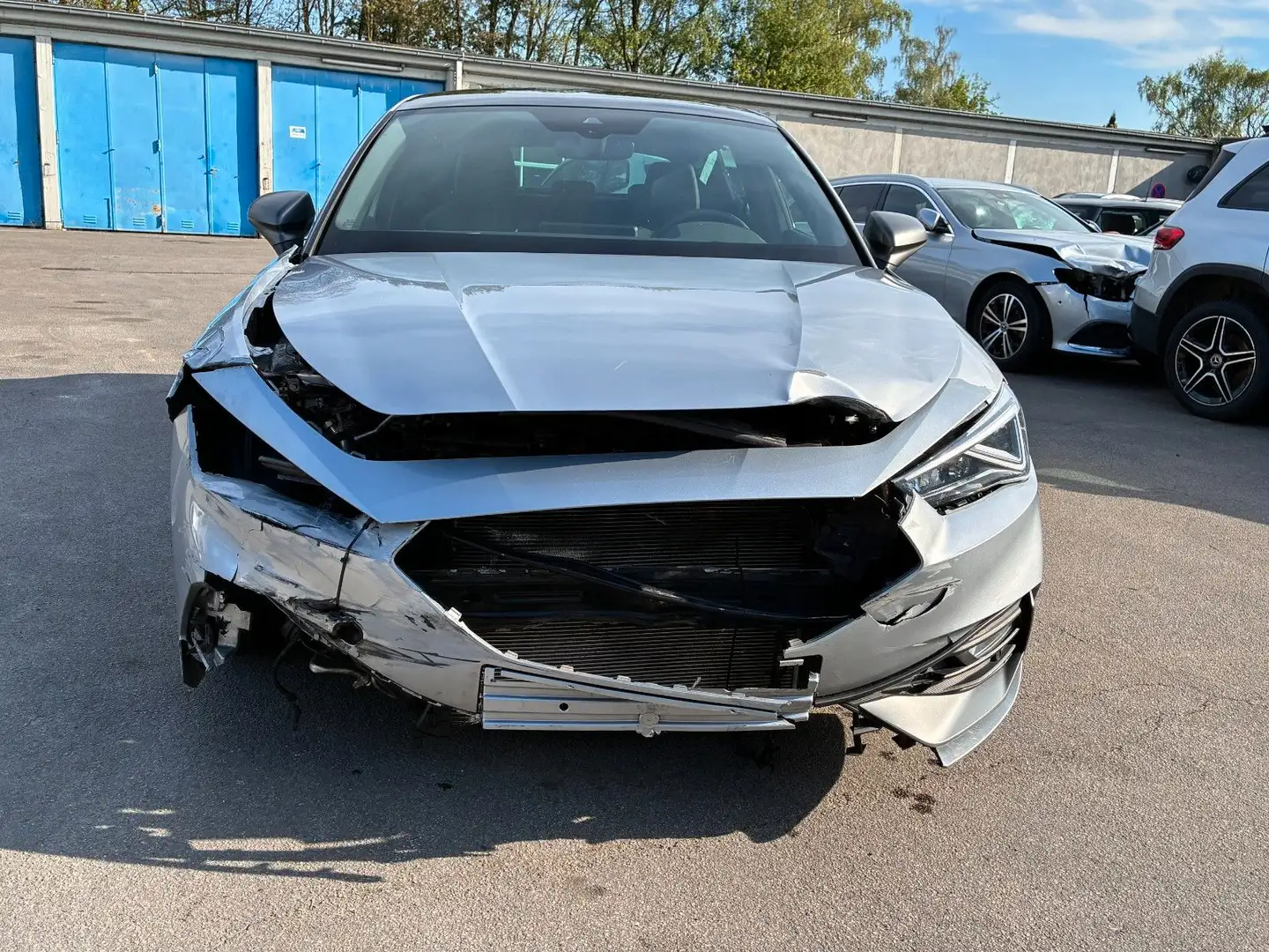 SEAT Leon 1.0 eTSi DSG *FR-Paket*Glasdach*Navigation* Silber - 2