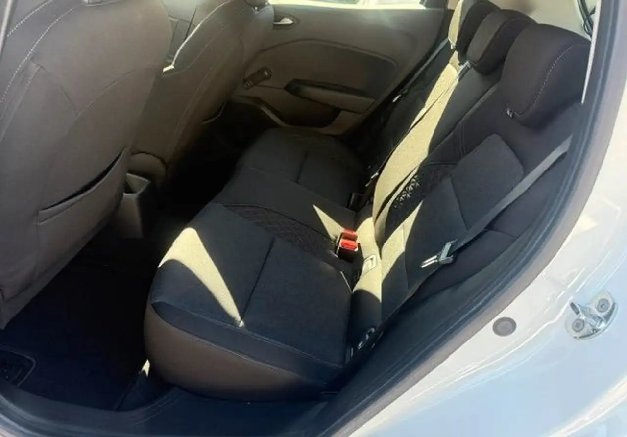 Renault Clio Citadine 5 portes — photo 9