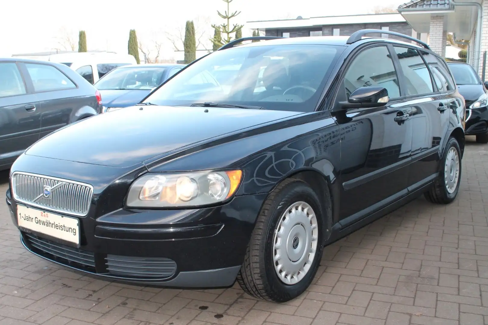 Volvo V50 Kombi 1.8 Kinetic *TÜV-NEU* Schwarz - 2