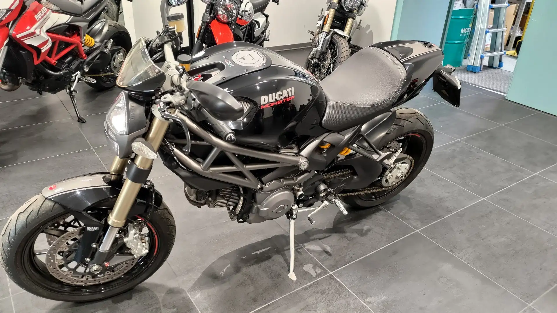 Ducati Monster 1100 EVO Černá - 2