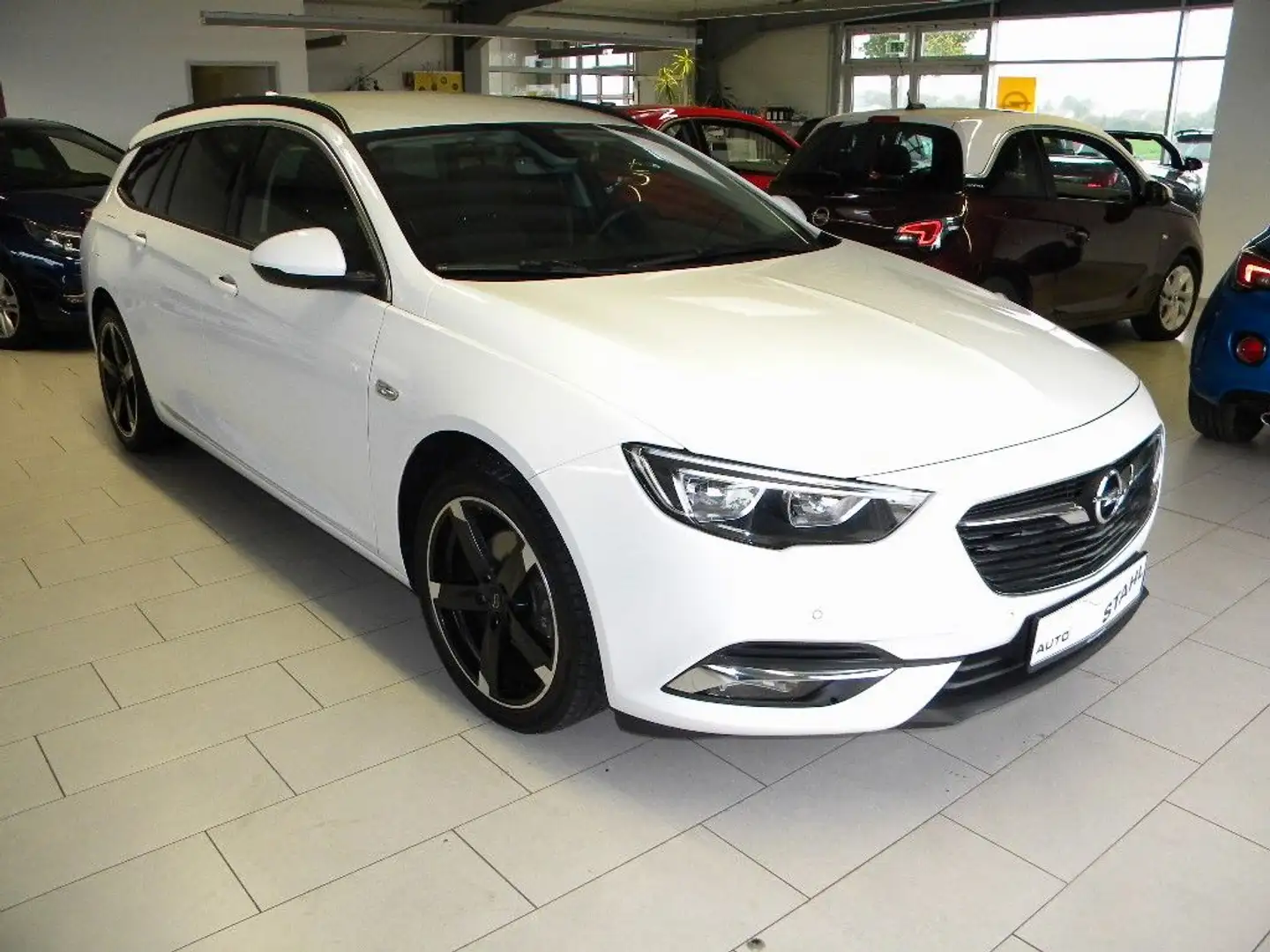 Opel Insignia B Sports Tourer Edition Wit - 1