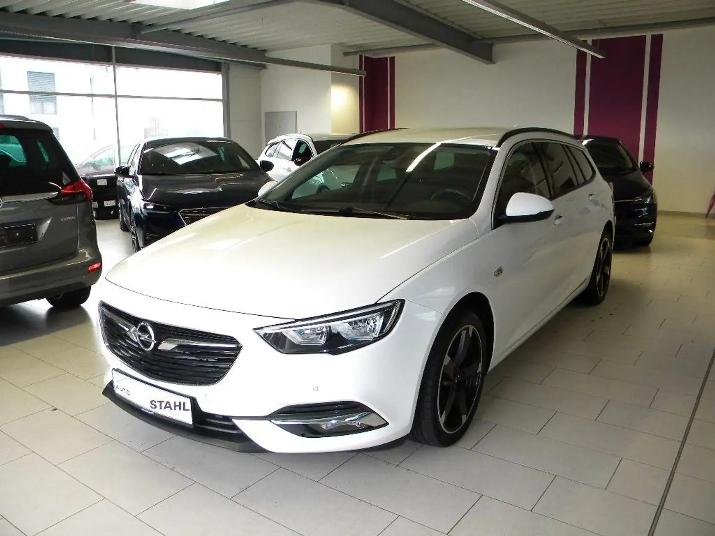 Opel Insignia B Sports Tourer Edition Wit - 2