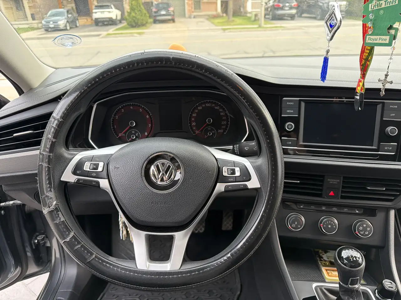 Volkswagen Jetta снимка Volkswagen Jetta