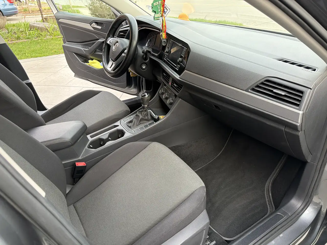 Volkswagen Jetta снимка Volkswagen Jetta