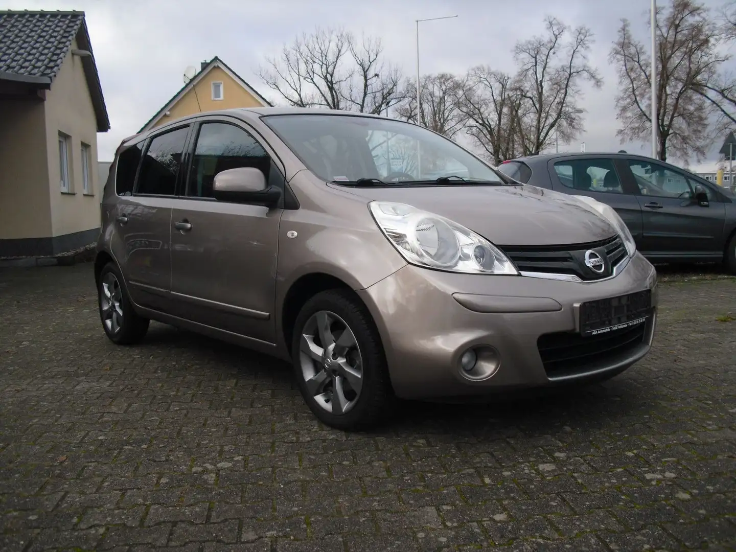 Nissan Note acenta 1.4*Navi*Klimaautomatik Brun - 2