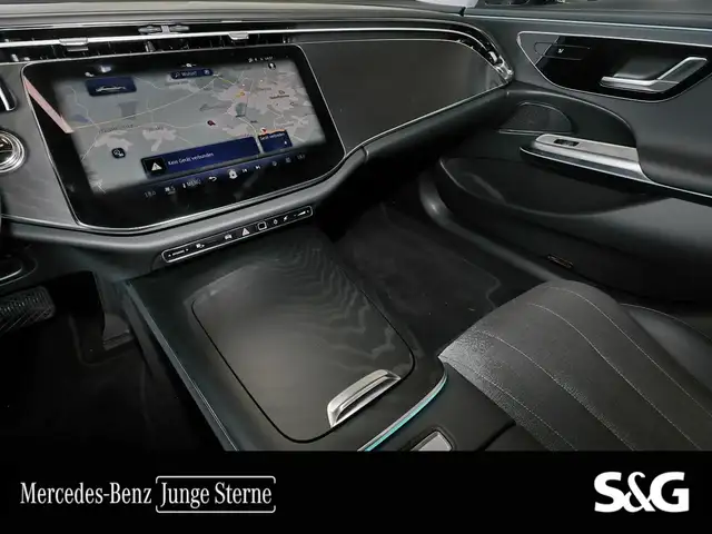 Mercedes-Benz E-Class view 10