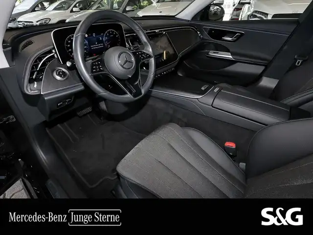 Mercedes-Benz E-Class view 9