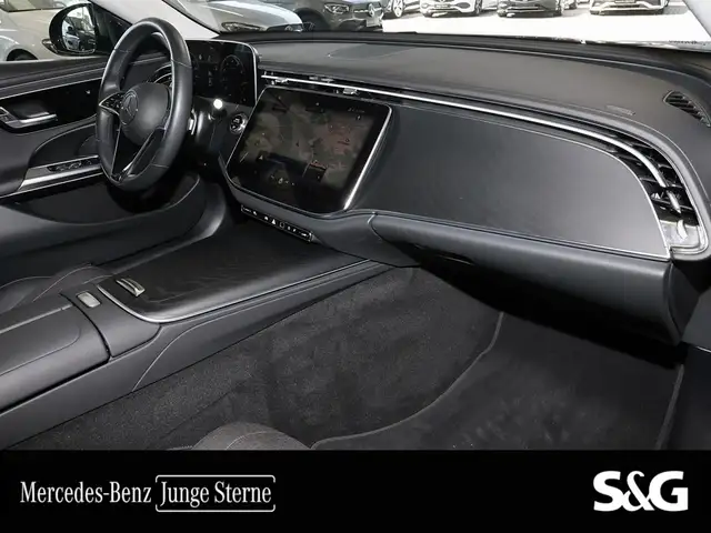 Mercedes-Benz E-Class view 8