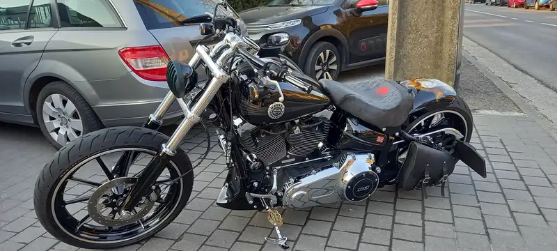 Harley-Davidson Breakout