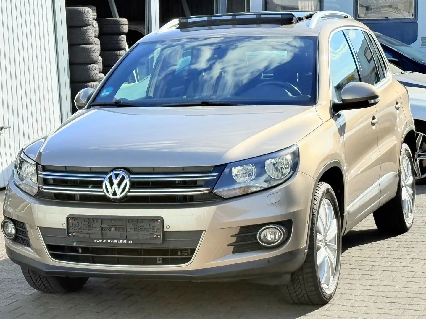 Volkswagen Tiguan 2.0 TDI Life BMT Panoramadach AHK Beige - 1