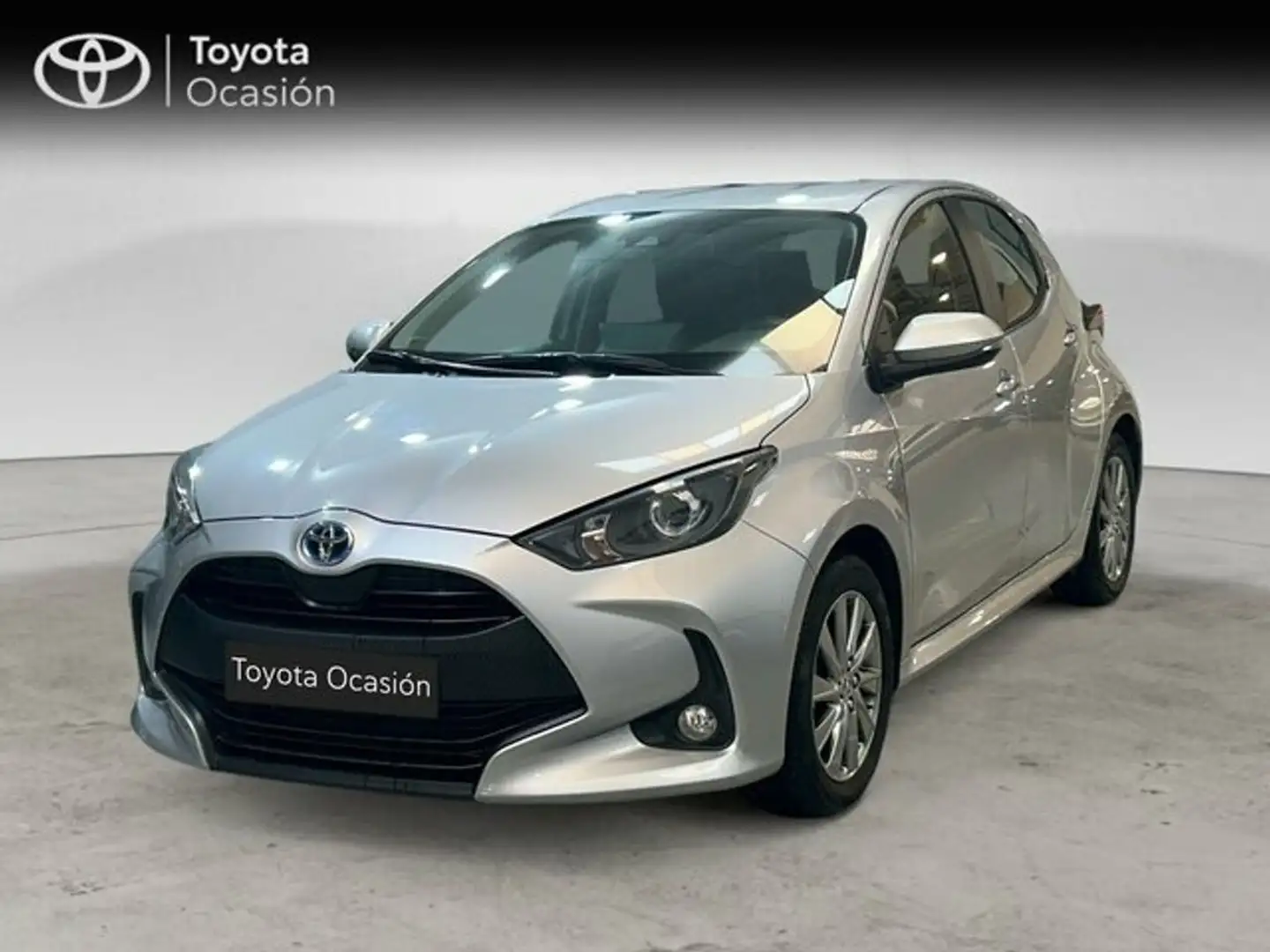 Toyota Yaris 5 Puertas Active Tech 120H Automático (e-CVT) Gris - 1