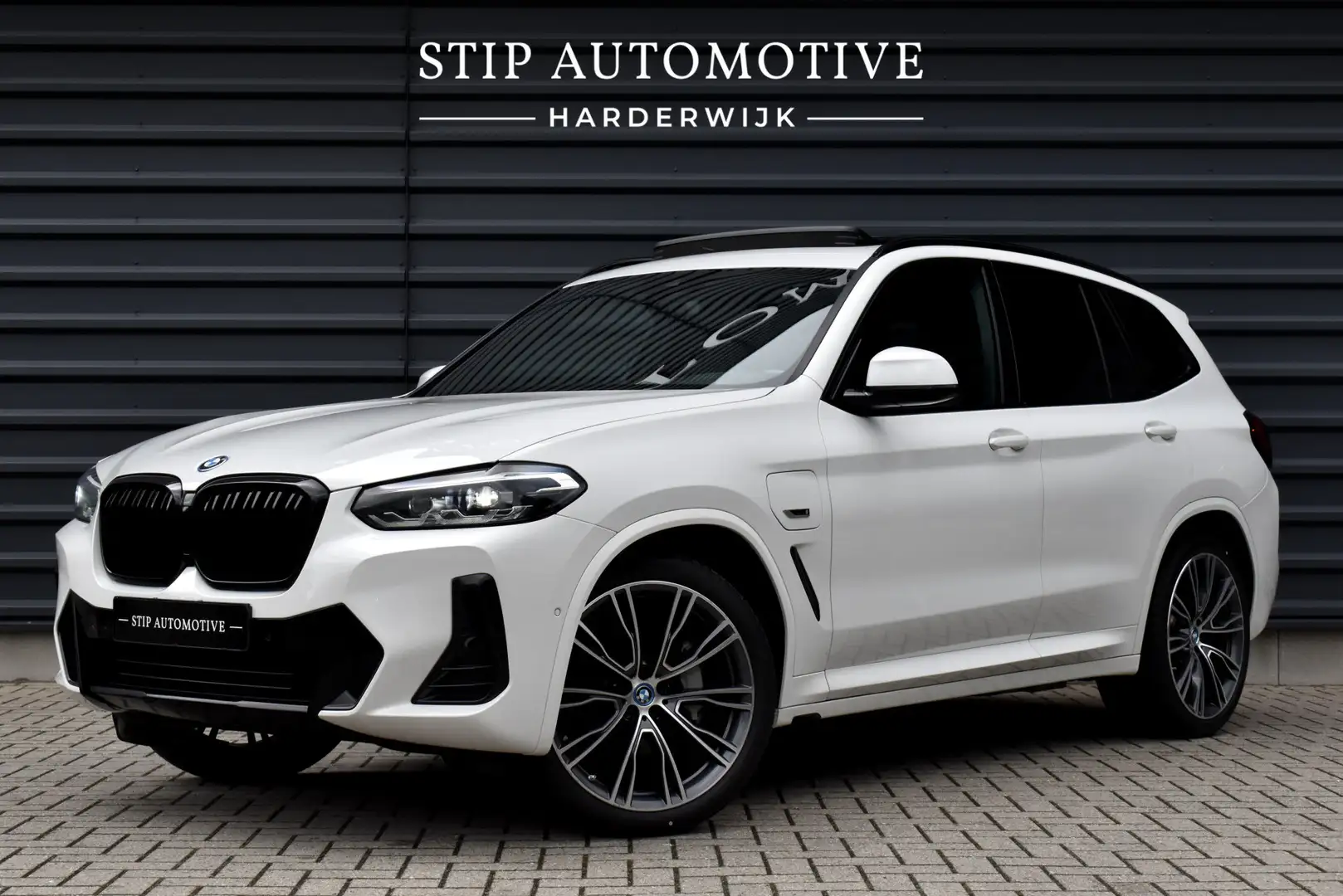 BMW X3 xDrive30e M Sport | Pano | 21'' Velgen | Camera | Wit - 1