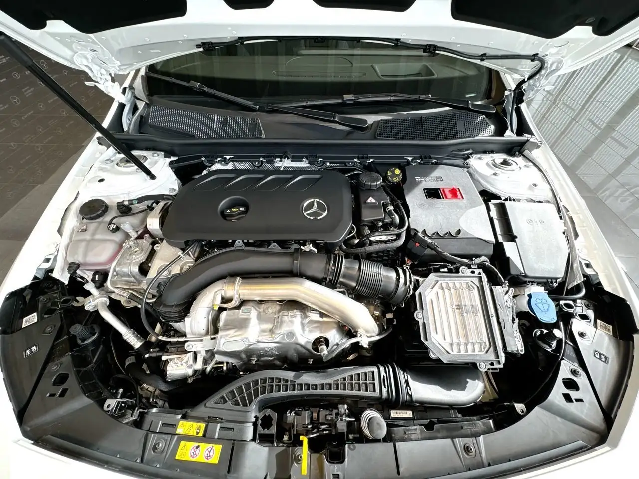Mercedes-Benz CLA снимка Mercedes-Benz CLA