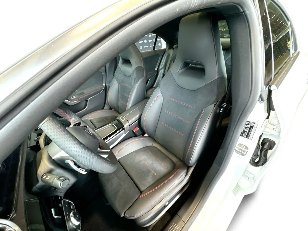 Mercedes-Benz CLA снимка Mercedes-Benz CLA