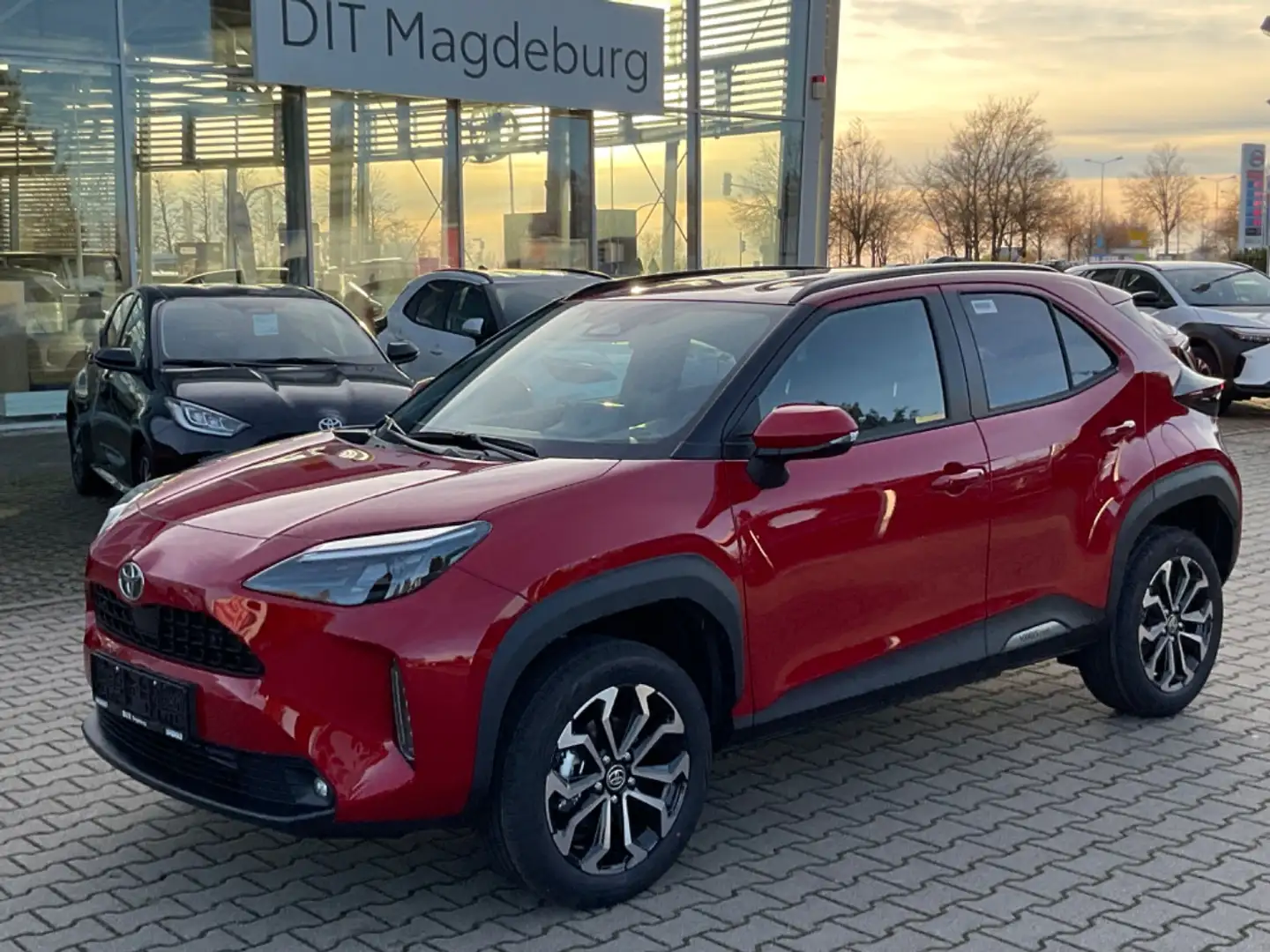 Toyota Yaris Cross 1.5 Hybrid Teamplayer EPH+Sitzheizung Czerwony - 2