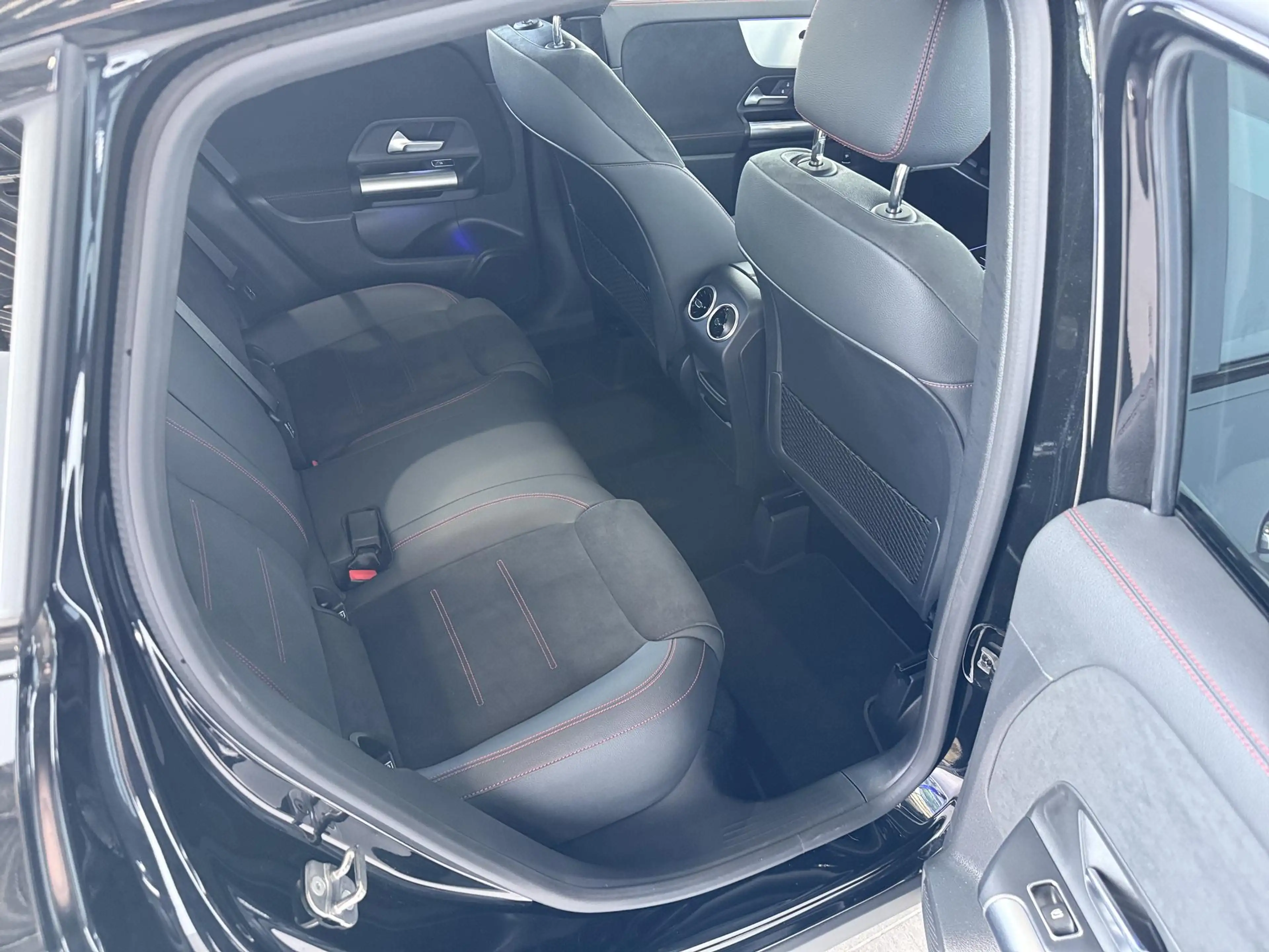 Mercedes-Benz GLA 180 AMG Line | Panoramaschuifdak | Night| Achteruitrij — photo 11