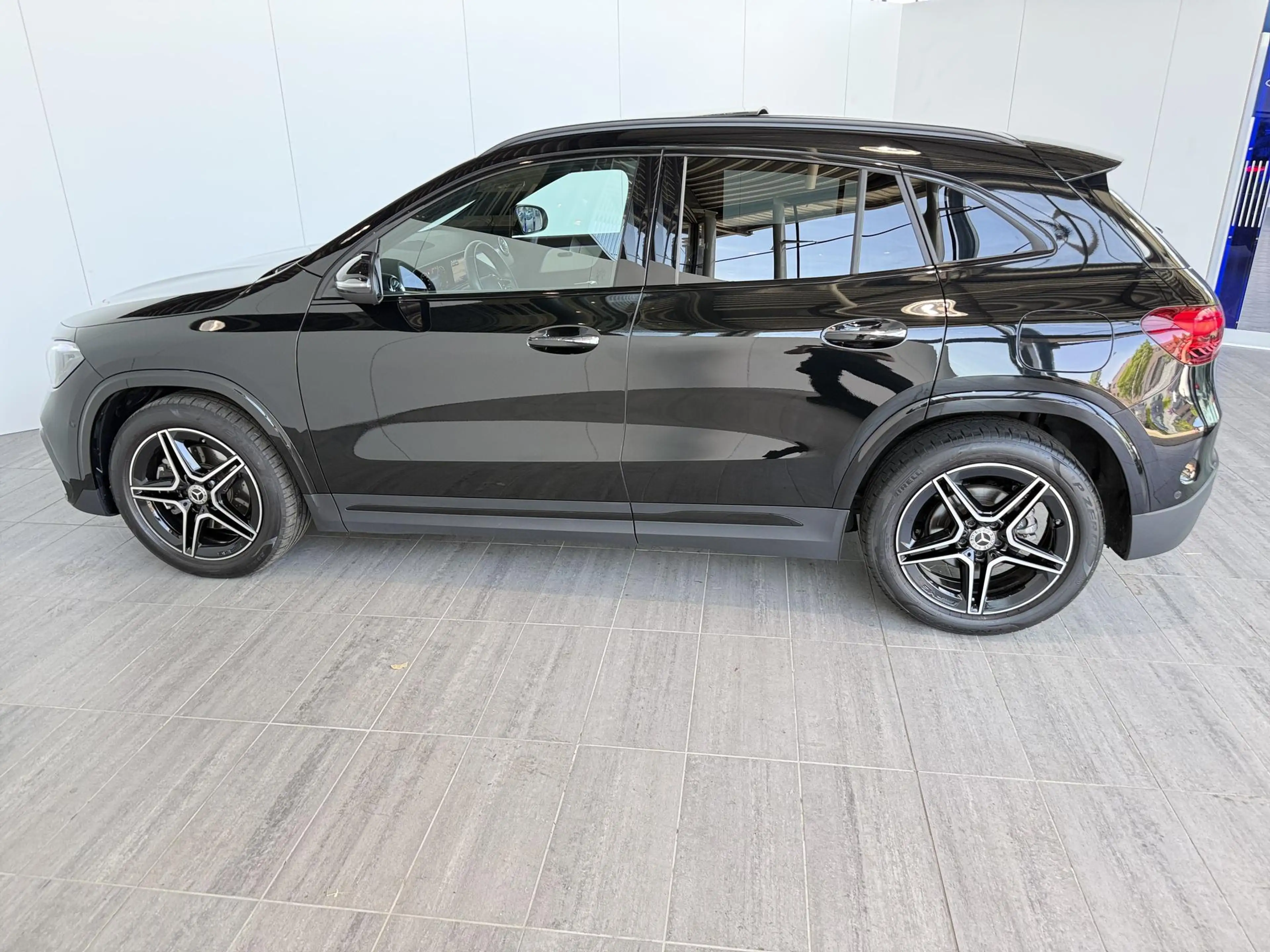 Mercedes-Benz GLA 180 AMG Line | Panoramaschuifdak | Night| Achteruitrij — photo 3