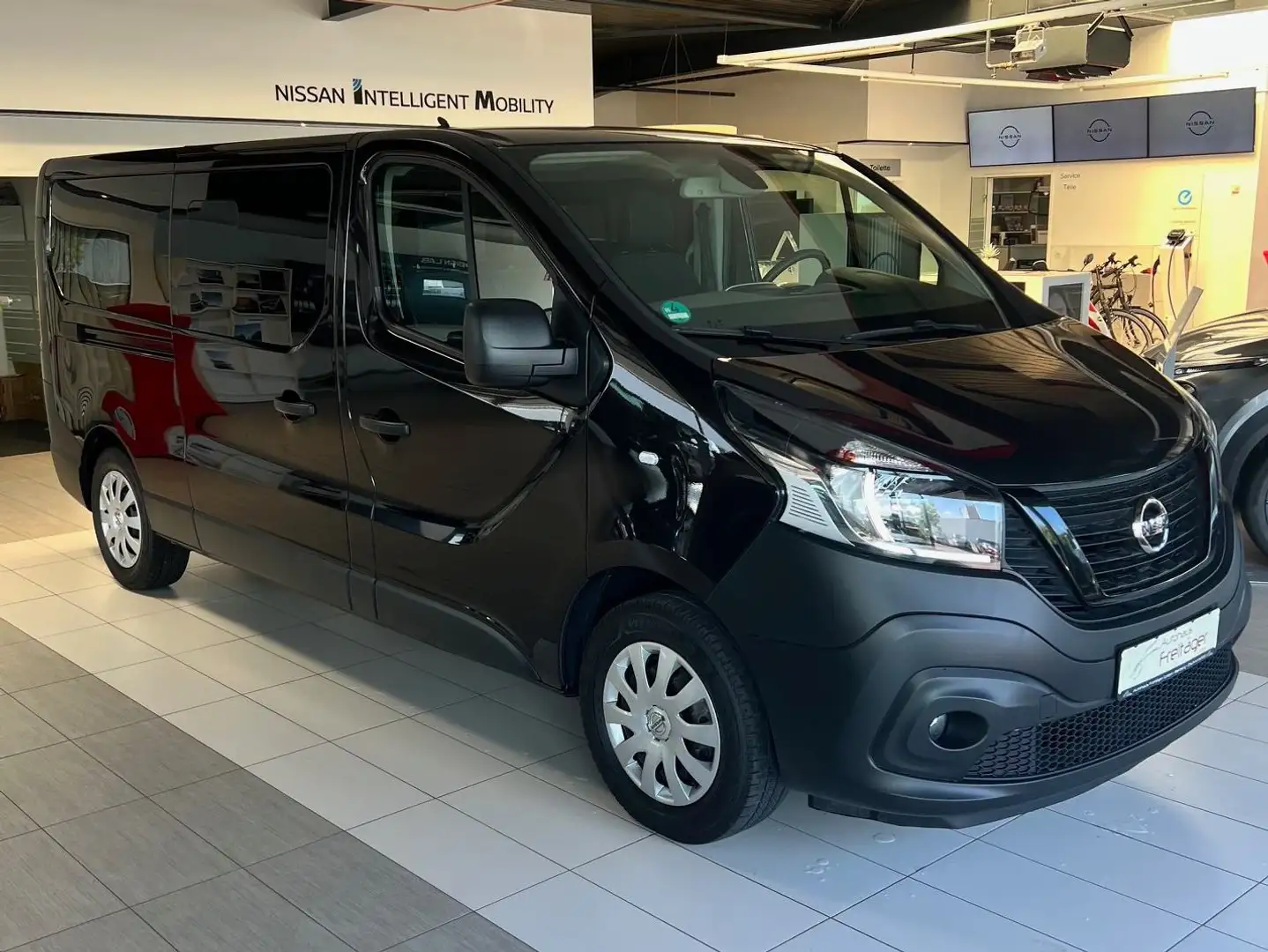 Nissan NV300 L2H1 2,9 dCi 125 (9-Si.) Premium Schwarz - 1