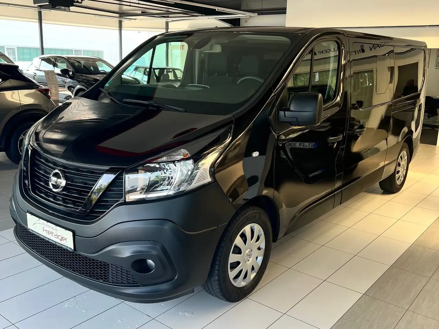 Nissan NV300 L2H1 2,9 dCi 125 (9-Si.) Premium Schwarz - 2