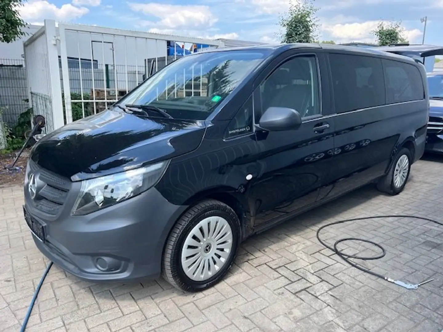 Mercedes-Benz Vito 114 tourer - € 34000 ex btw Schwarz - 1