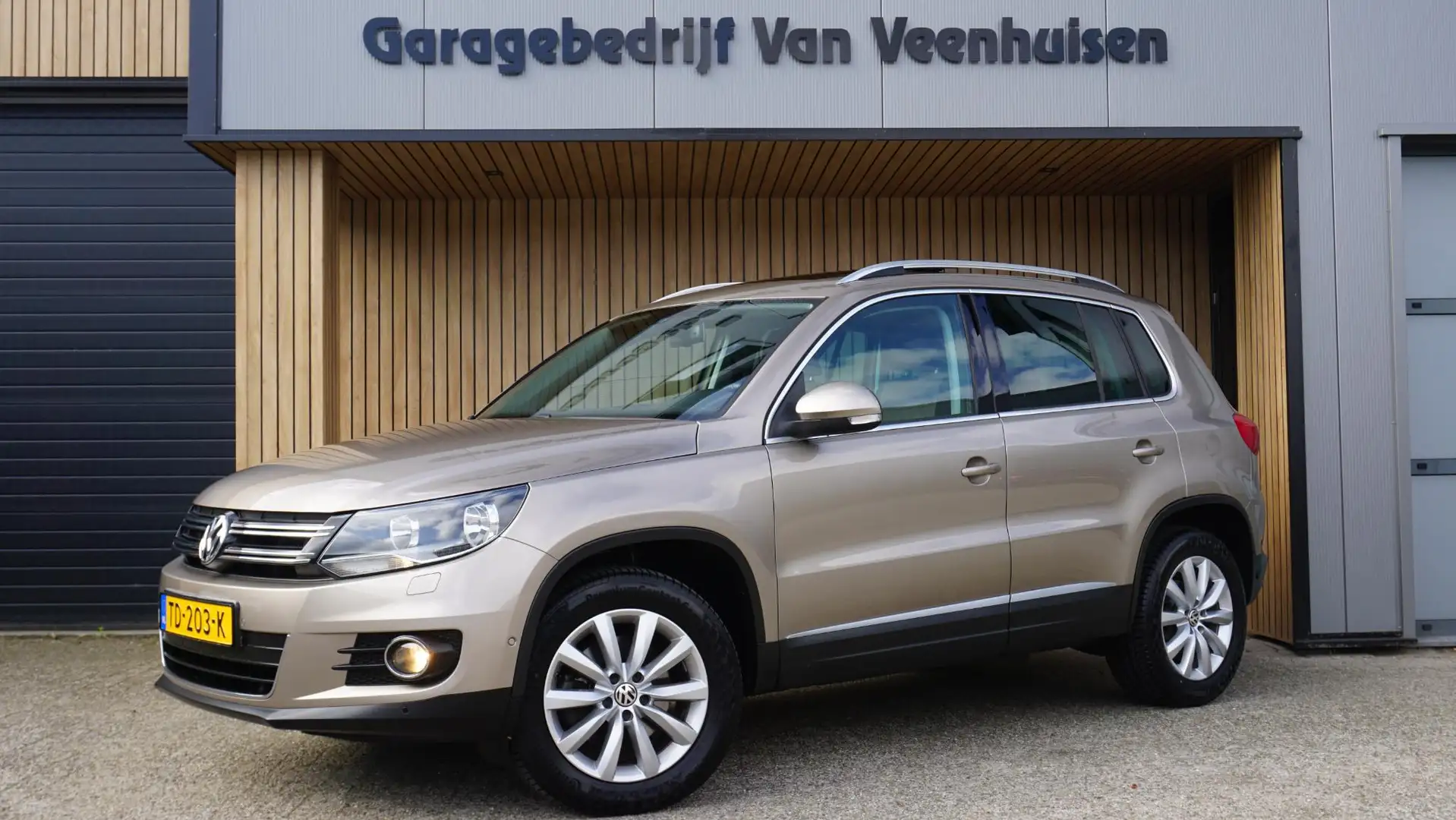 Volkswagen Tiguan 1.4 TSI 161PK Sport&Style Pano.Dak Alcantara 17inc Geel - 1