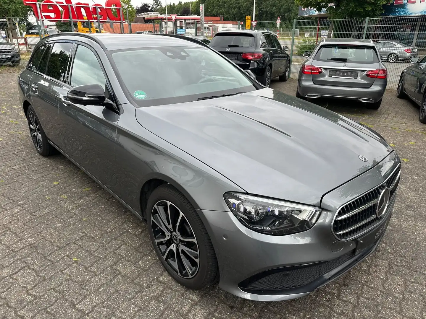 Mercedes-Benz E 220 d T 9G Avantgarde 360° Distronic Massage Grau - 2