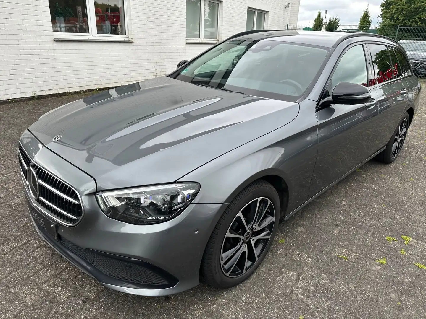 Mercedes-Benz E 220 d T 9G Avantgarde 360° Distronic Massage Grau - 1