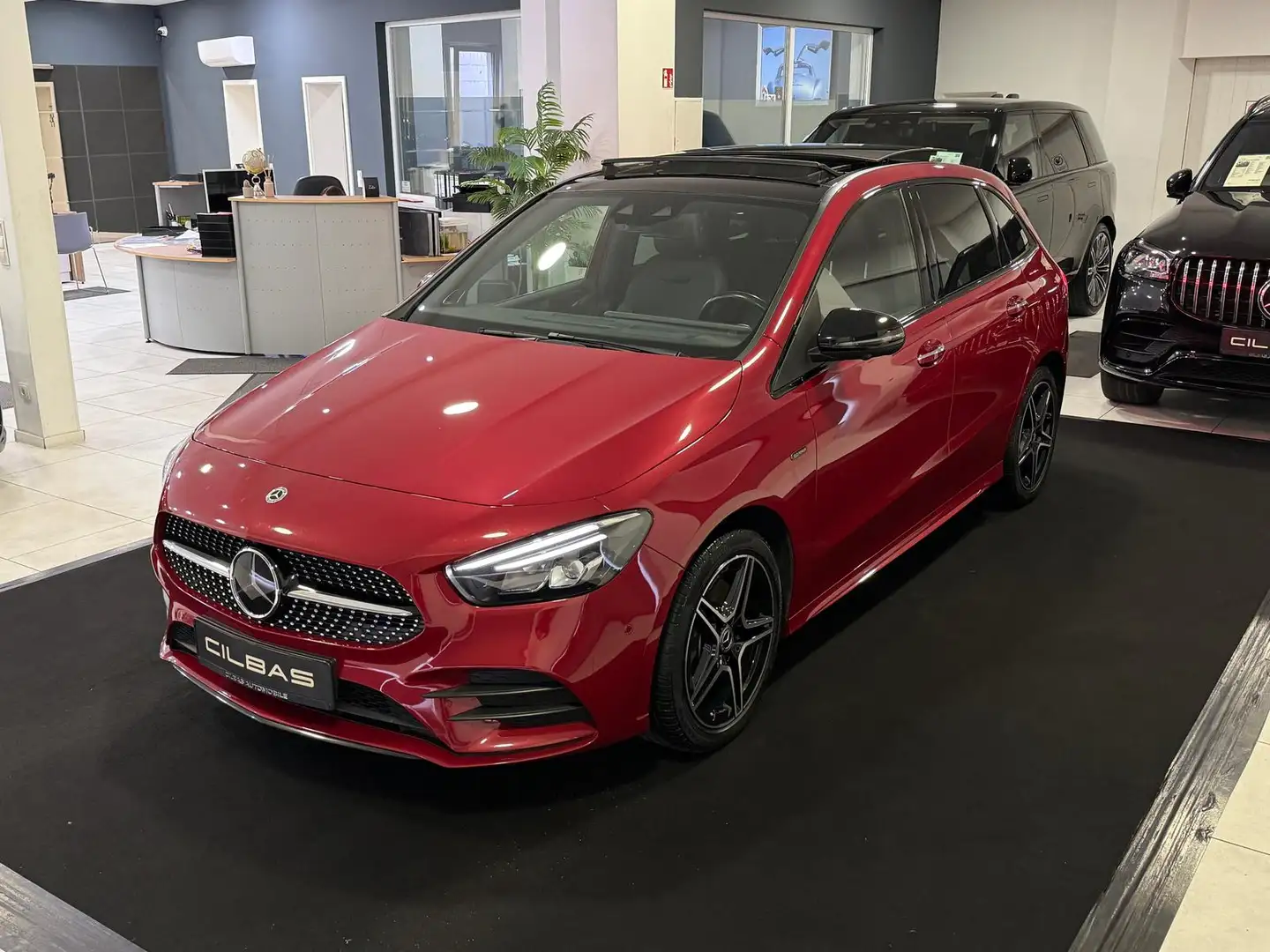 Mercedes-Benz B 250 e AMG-Line *HUD*PANO*LEDER*KAM*TOTW*DIST* Rouge - 1