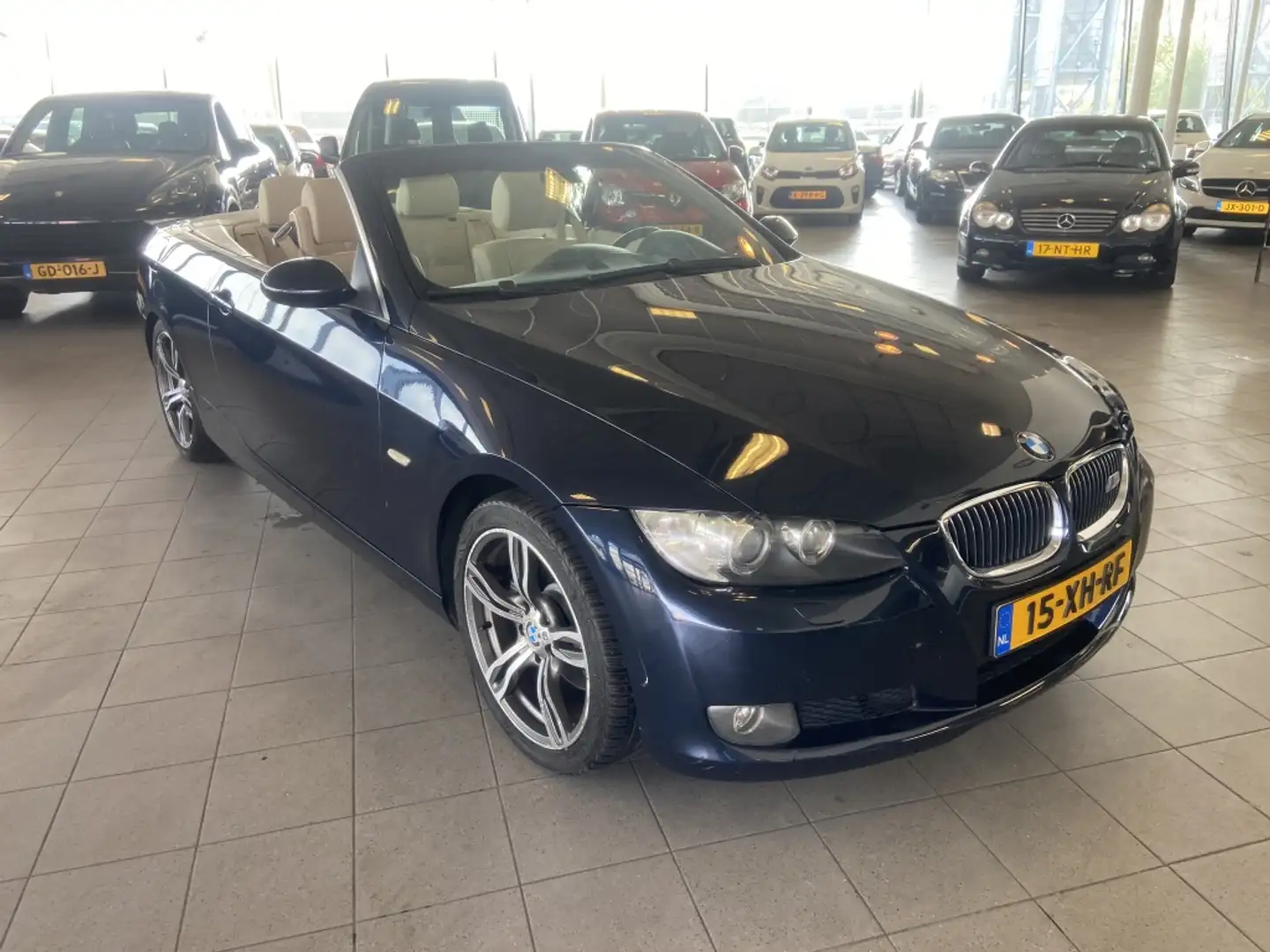 BMW 325 3-serie Cabrio 325i High Executive Blauw - 2