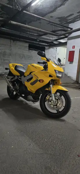 Honda VTR 1000 - foto 2