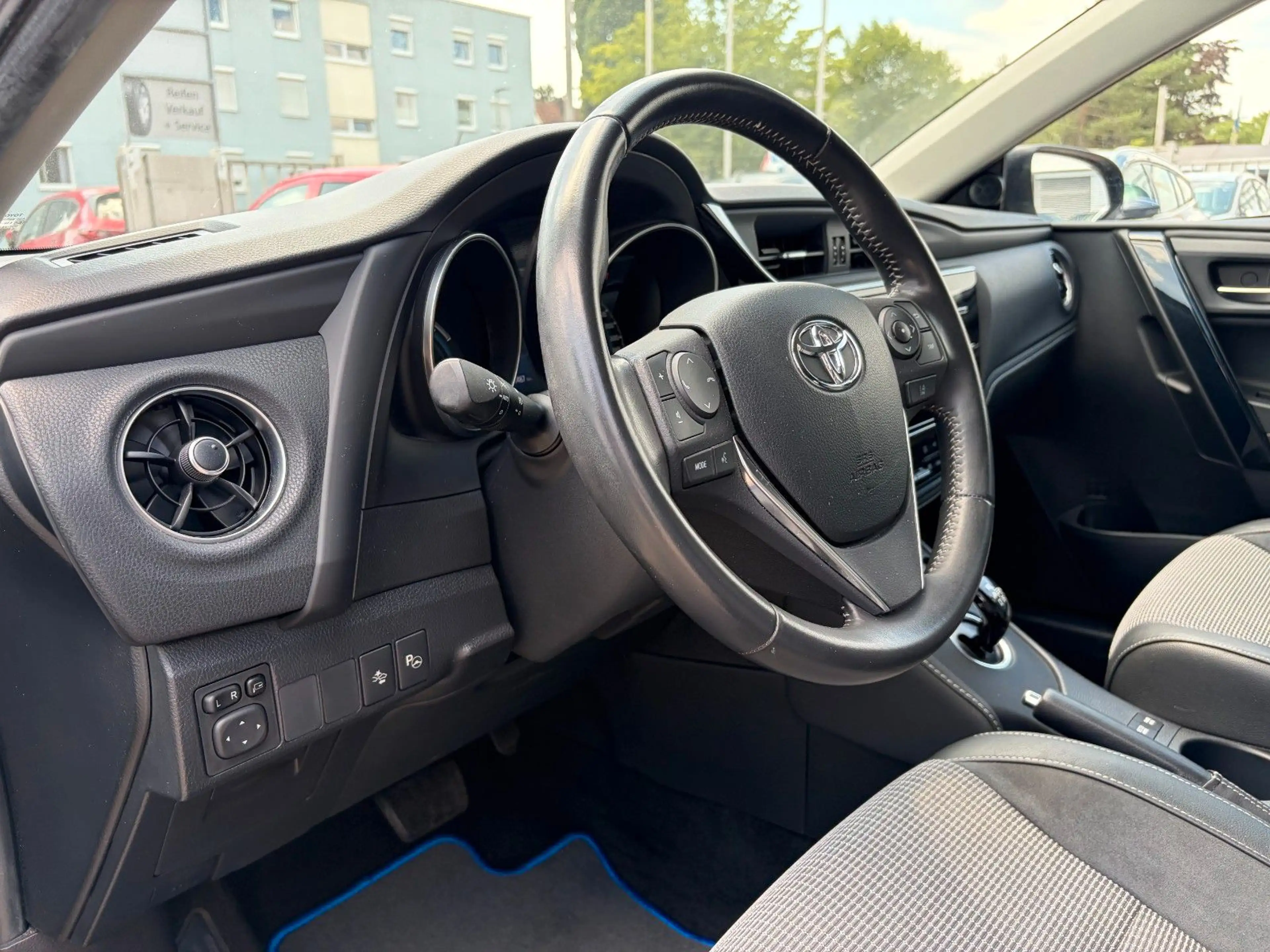Toyota Auris Hybrid Executive ERSTE HAND — photo 13