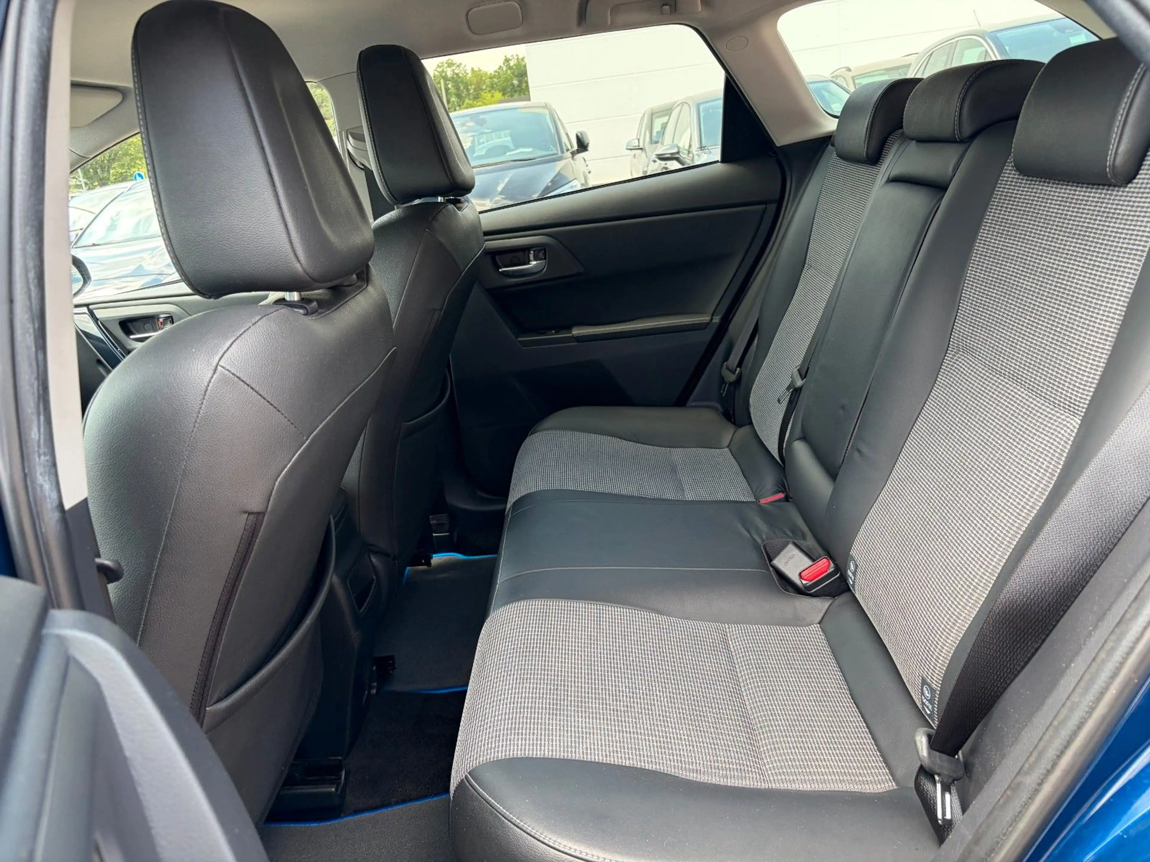 Toyota Auris Hybrid Executive ERSTE HAND — photo 11