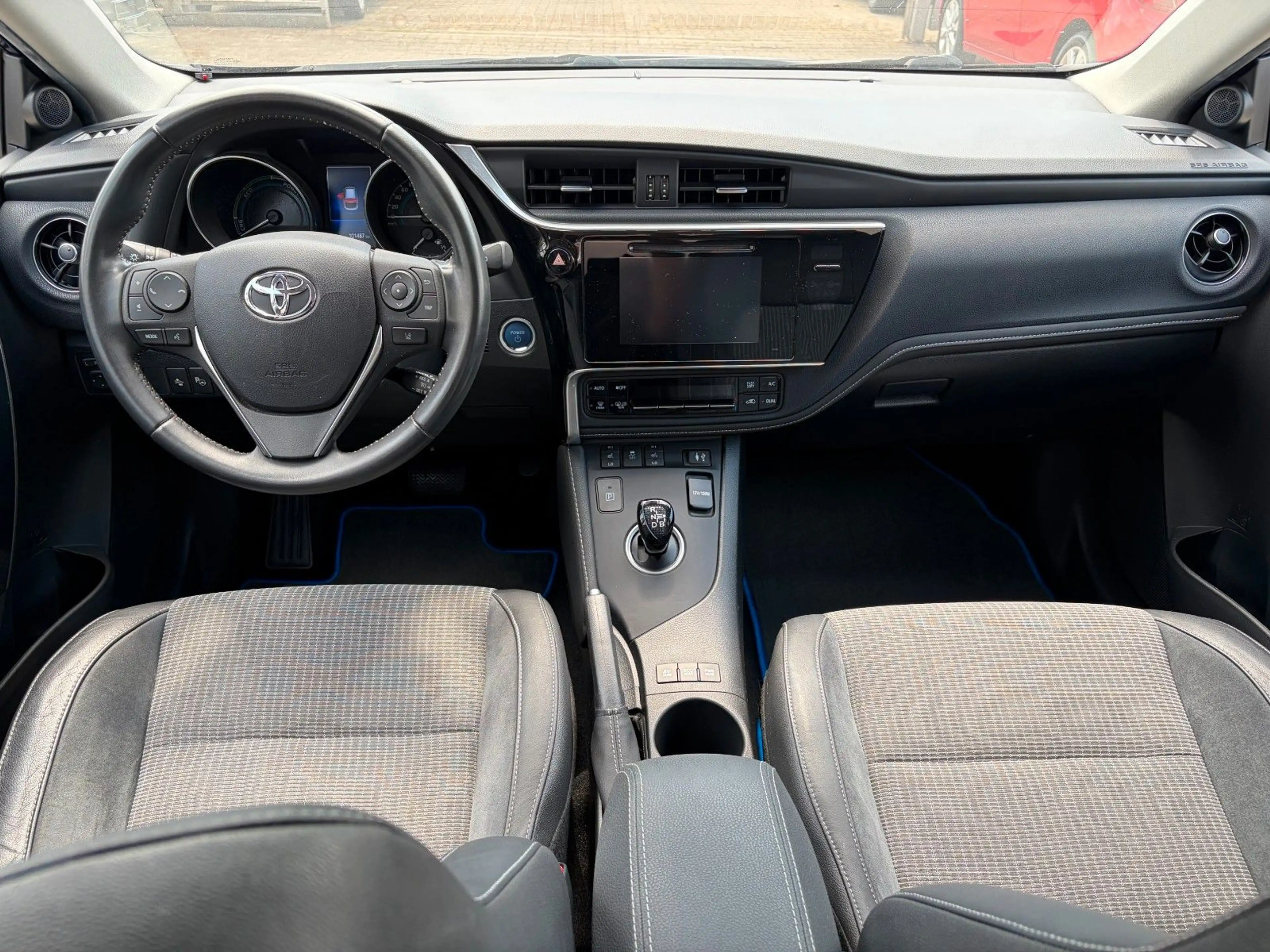 Toyota Auris Hybrid Executive ERSTE HAND — photo 12