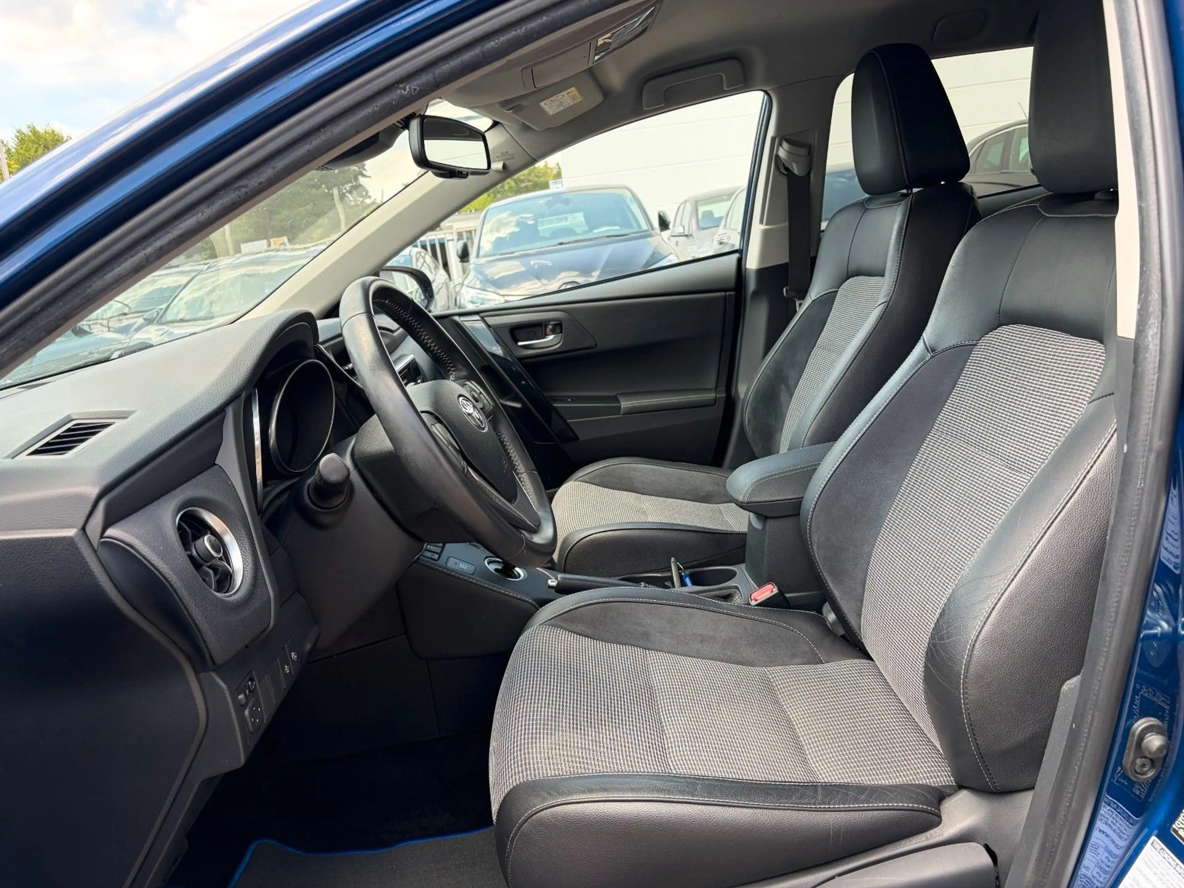 Toyota Auris Hybrid Executive ERSTE HAND — photo 10