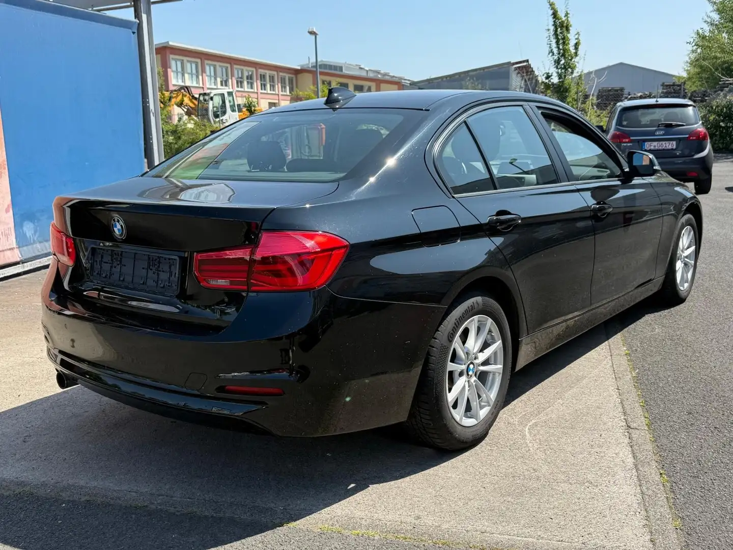 BMW 318 318 i Advantage*Automatik*Unfallfrei*Limusine* Schwarz - 2