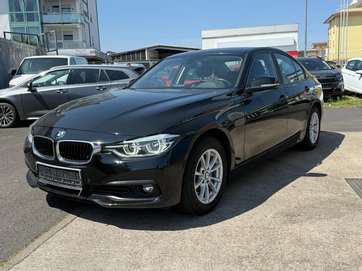 BMW 318 318 i Advantage*Automatik*Unfallfrei*Limusine* Schwarz - 1