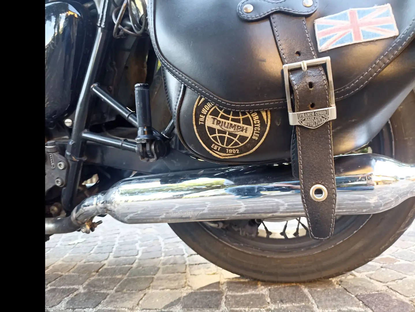 Triumph Bonneville T100 Fekete - 2