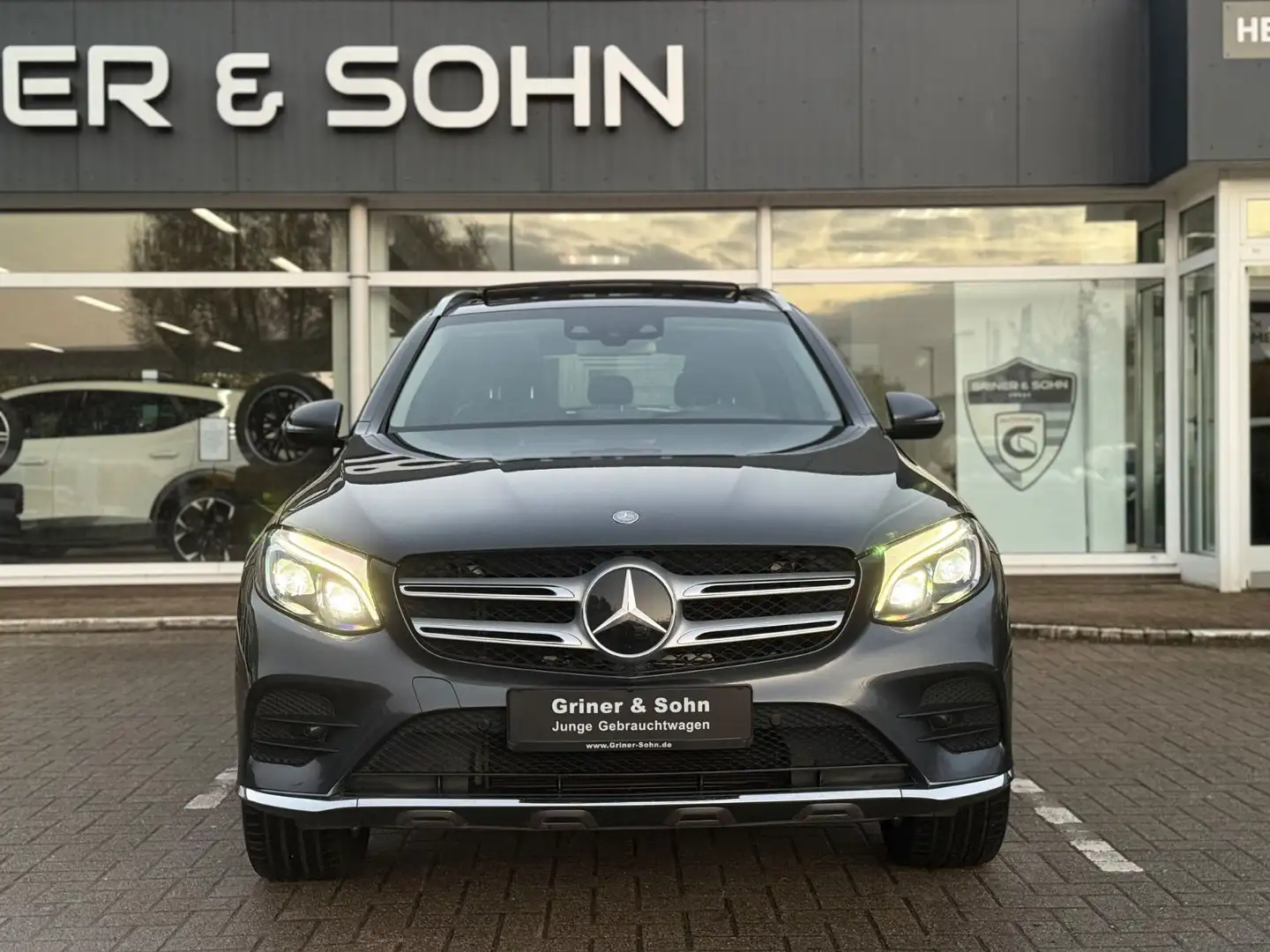 Mercedes-Benz GLC 250 d 4Matic,AMG,Pano,AHK,Aitmatic,Distr,T-Wi Grau - 2