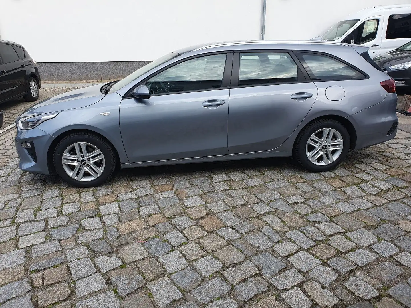 Kia Ceed SW / cee'd SW Autom. Navi  Allwetter neu Ezüst - 2